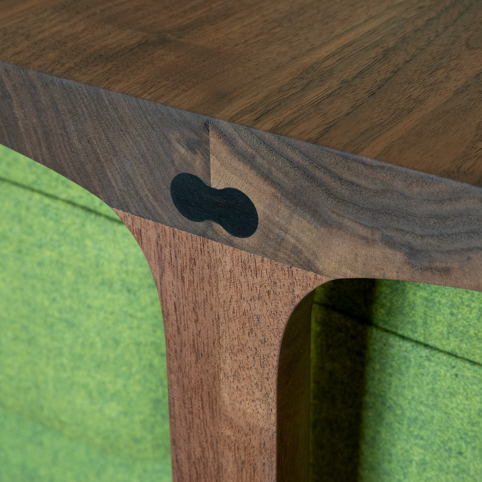 Twin Table Detail